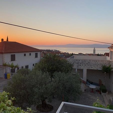 Tara'S Apartman Supetar Buitenkant foto