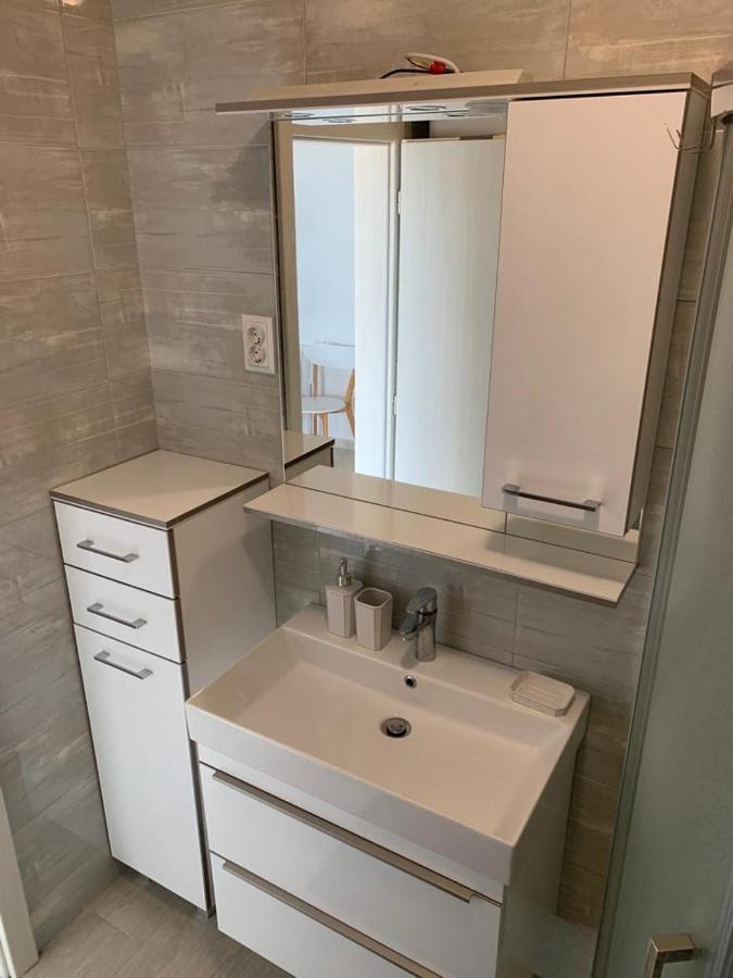 Tara'S Apartman Supetar Buitenkant foto