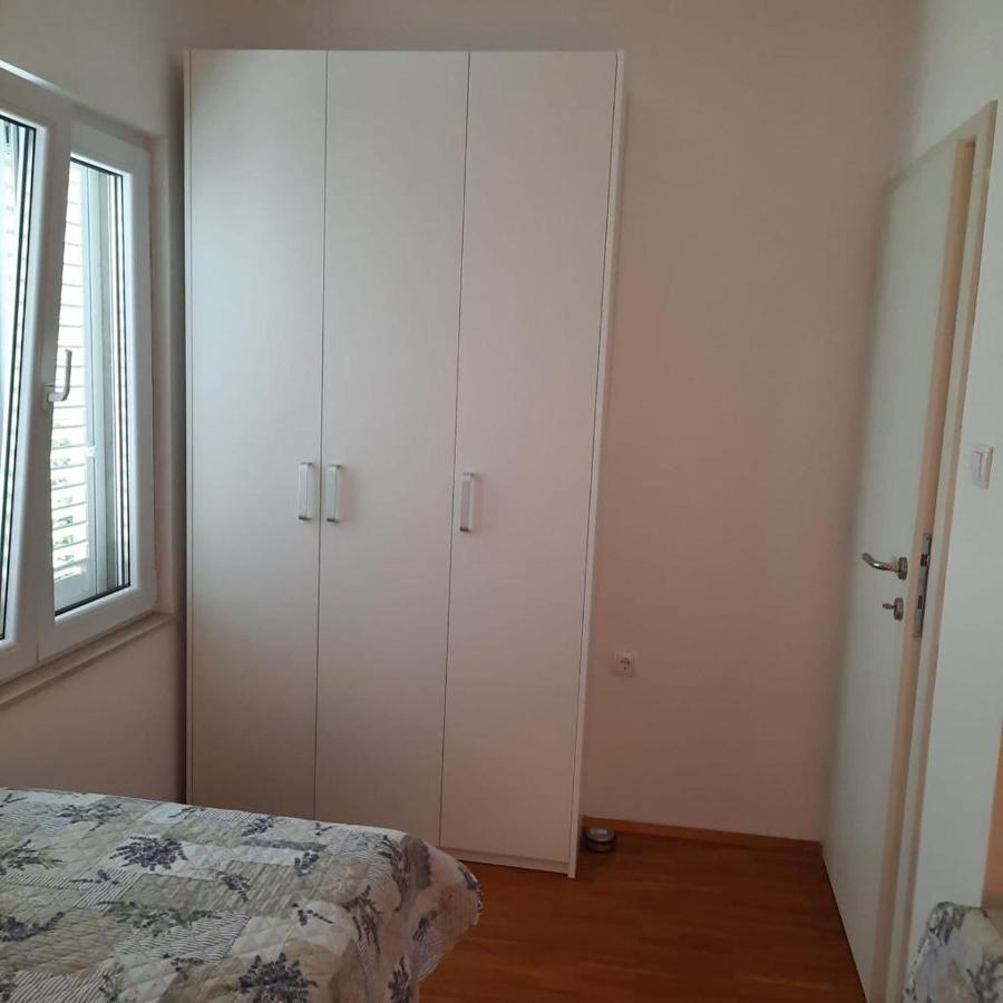 Tara'S Apartman Supetar Buitenkant foto