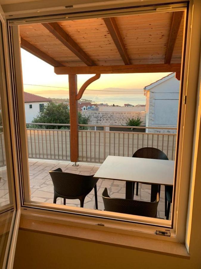 Tara'S Apartman Supetar Buitenkant foto