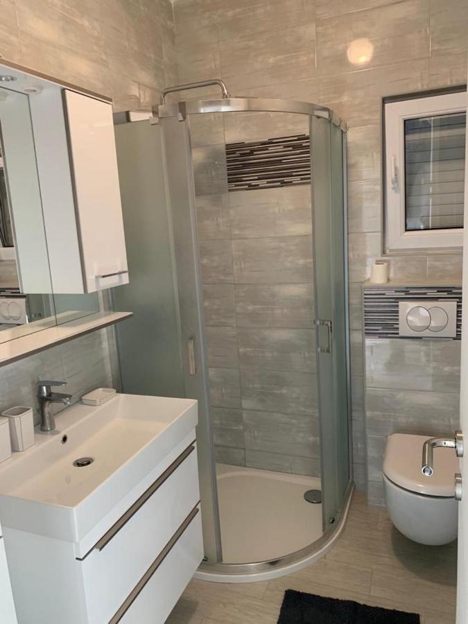 Tara'S Apartman Supetar Buitenkant foto