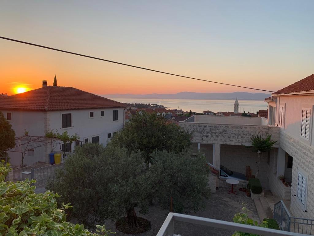 Tara'S Apartman Supetar Buitenkant foto