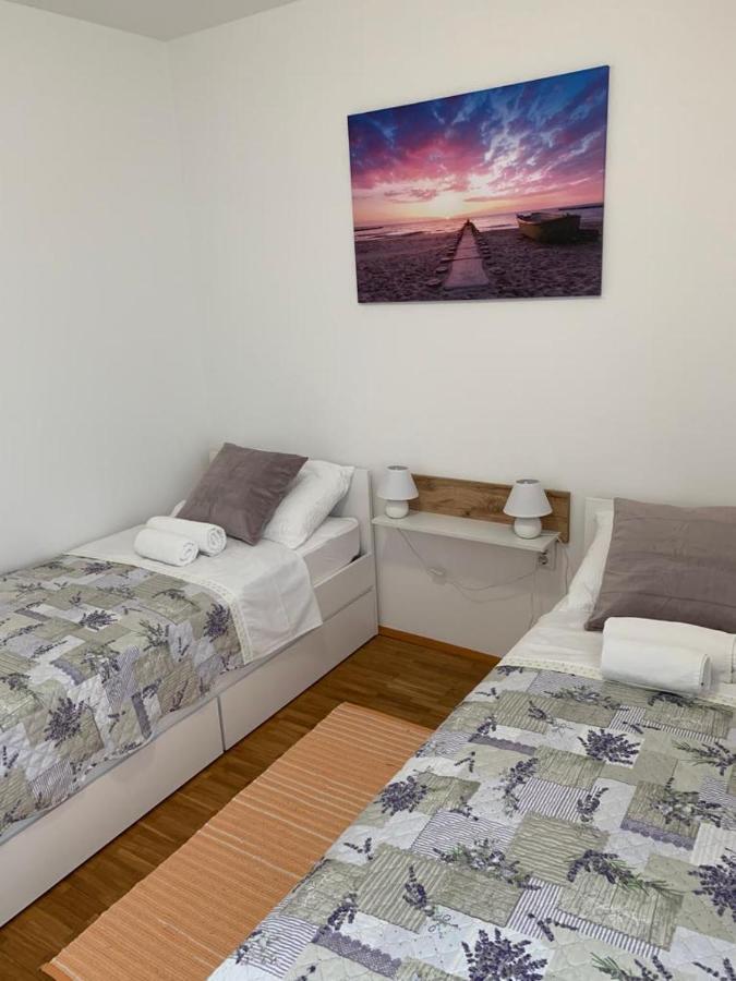 Tara'S Apartman Supetar Buitenkant foto