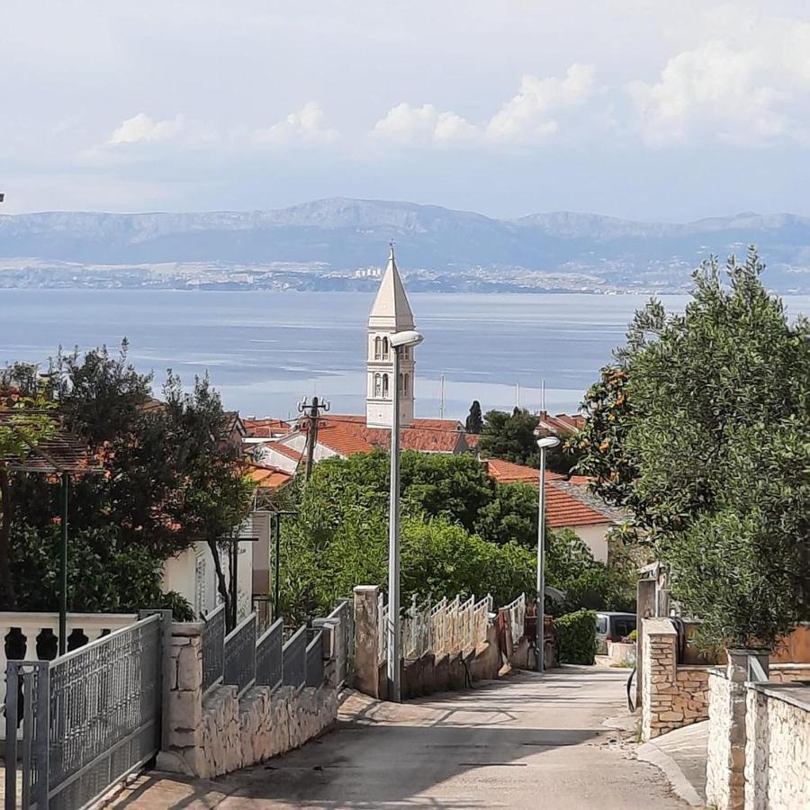 Tara'S Apartman Supetar Buitenkant foto